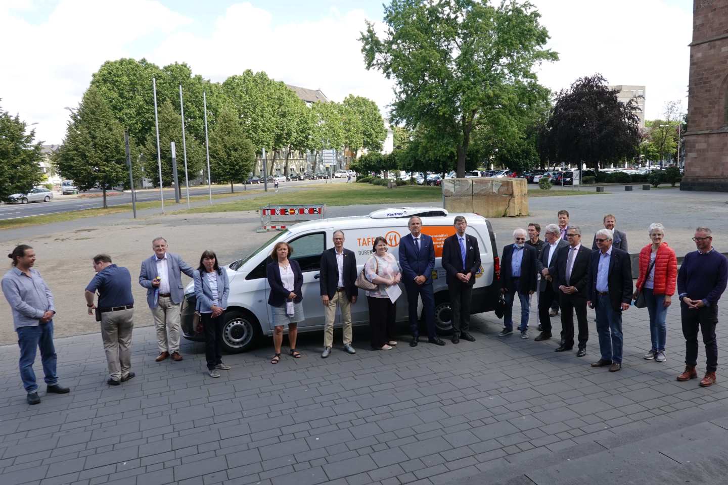 das neue Fahrzeug der Tafel Düren